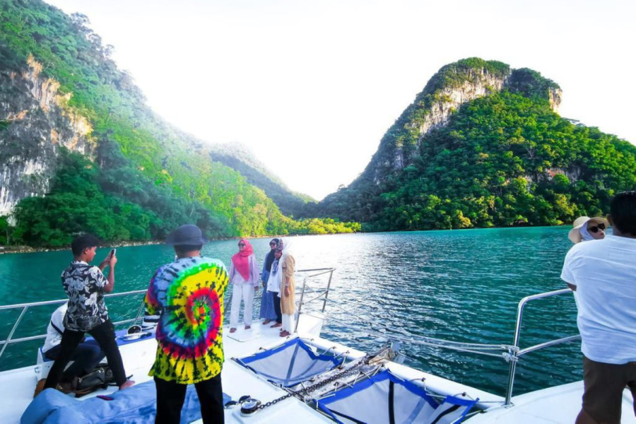 Island Hopping Cruise