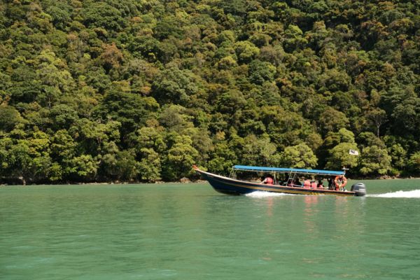 SHARING ISLAND HOPPING BY SPEED BOAT TOUR