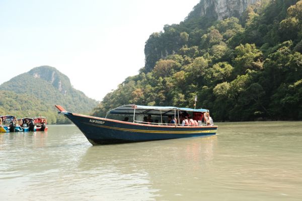 SHARING ISLAND HOPPING BY SPEED BOAT TOUR