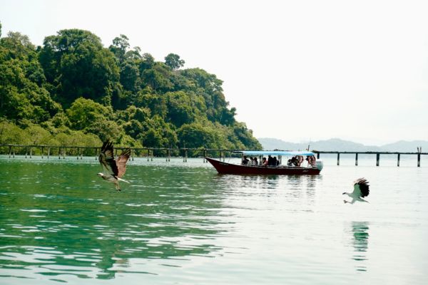 SHARING ISLAND HOPPING BY SPEED BOAT TOUR